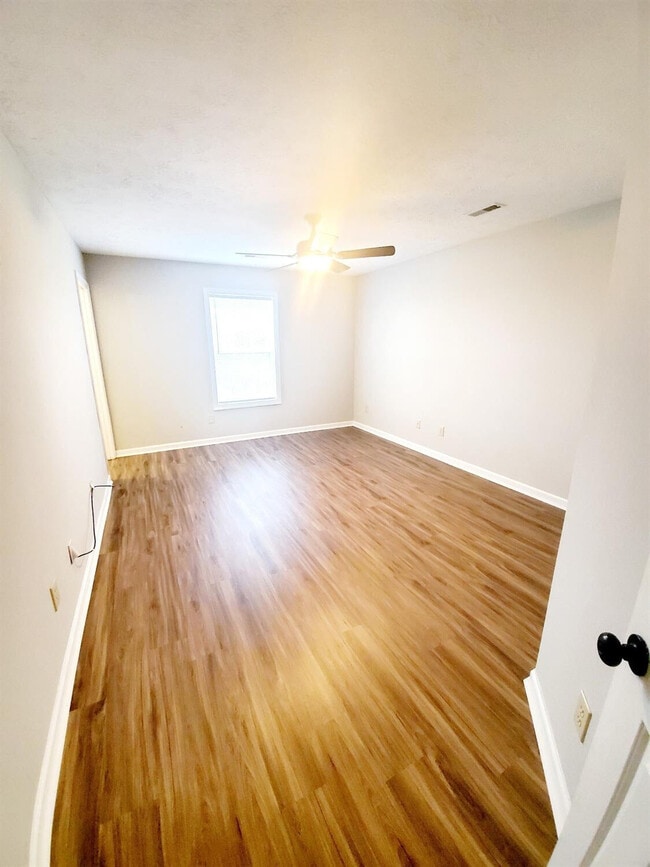 Building Photo - 213 Black Water Ln