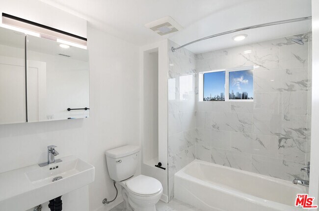 Building Photo - 321 S Fickett St