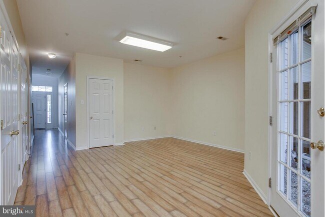 Building Photo - 6042 Blue Point Ct