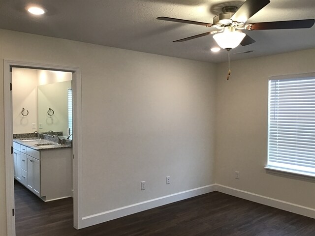 Building Photo - 2409 E Wild Horse Way