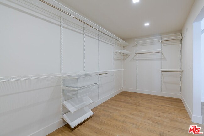 Building Photo - 12425 Texas Ave