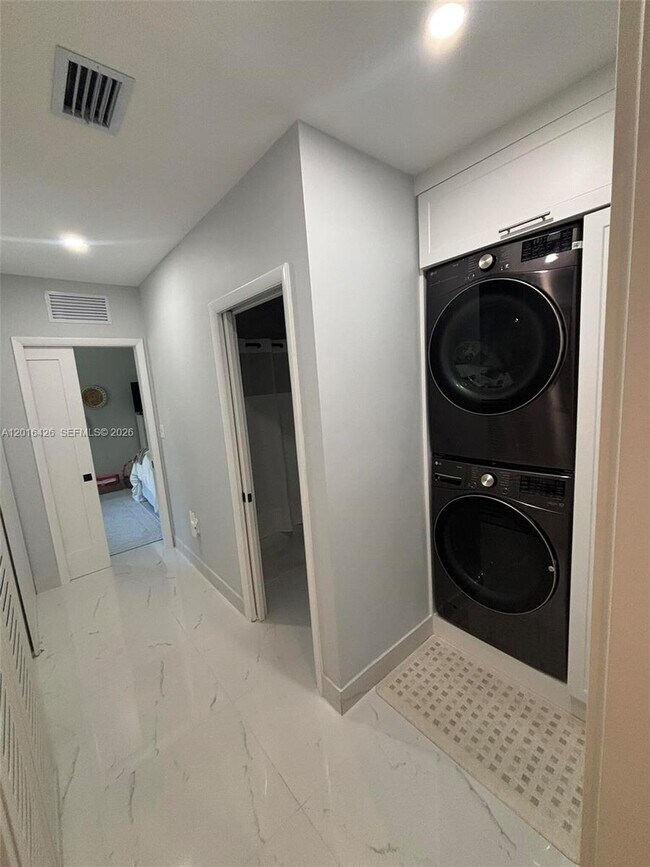 Building Photo - 7511 Miami View Dr