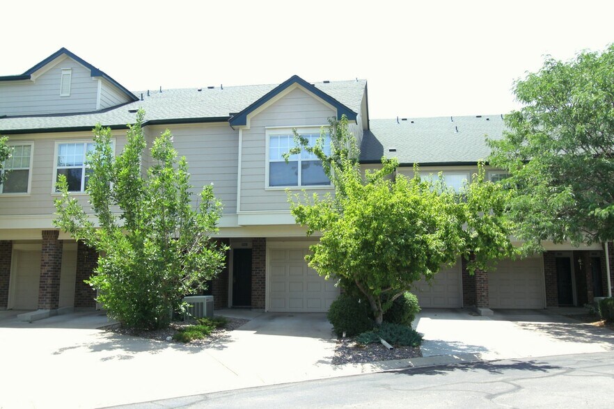 Front view of townhome - 1942 Oxford Ln