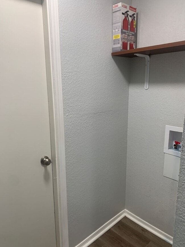 Building Photo - Renovated 3 Bedroom/ 1.5 Bath in Great Neighborhood