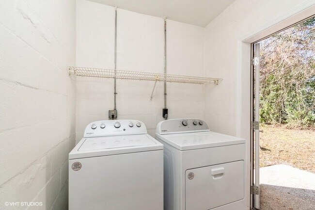 Building Photo - 2522 NW 4th Terrace