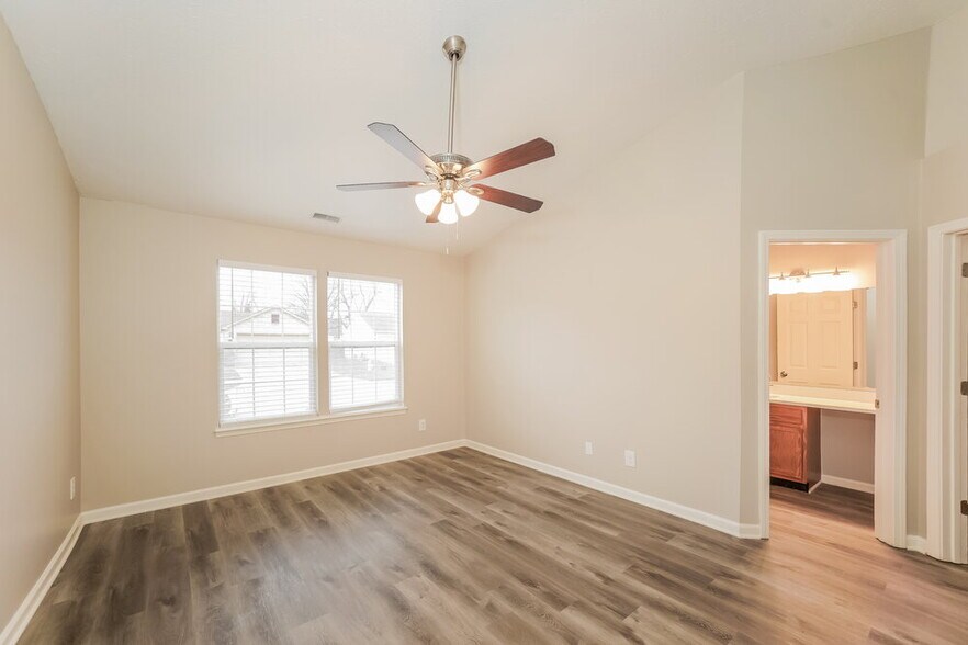 Building Photo - 6425 Meadowfield Dr
