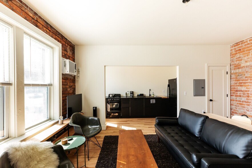 Building Photo - The Charlotte Apartments