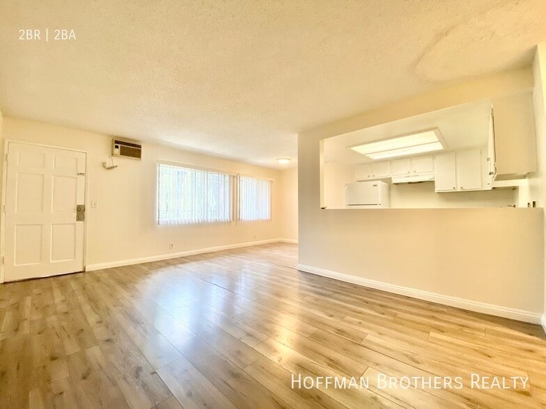 Building Photo - 815 Centinela Ave