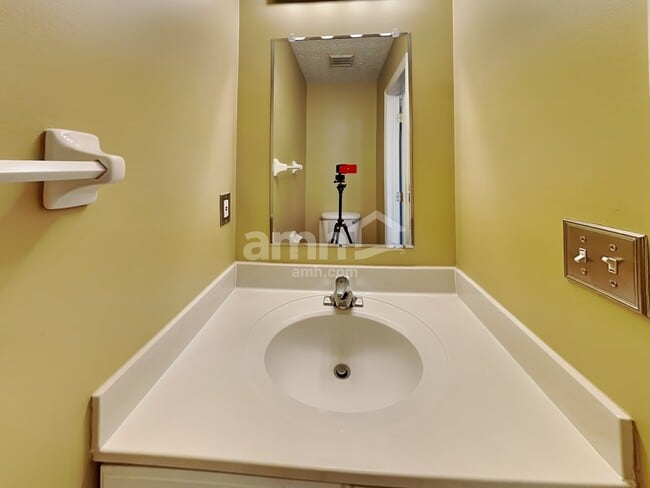 Building Photo - 422 Sunridge Dr