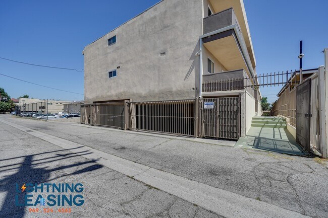 Building Photo - 17346 Burbank Blvd