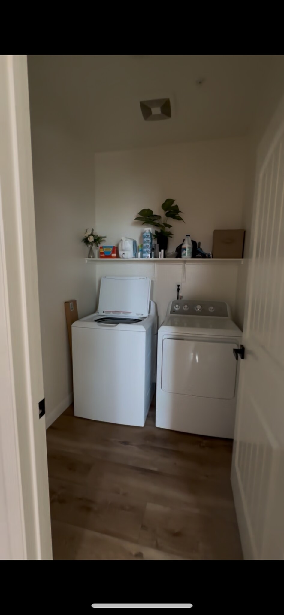 Laundry room - 30321 Town Square Dr