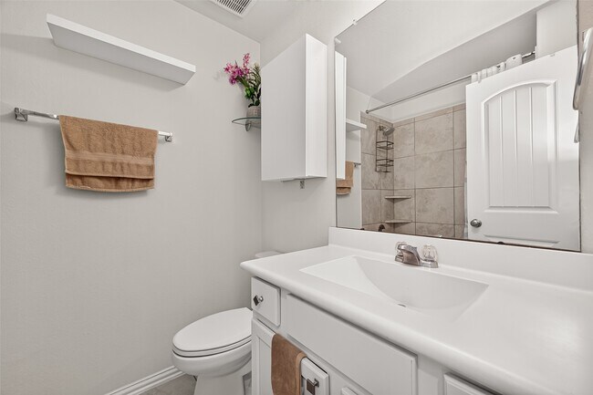 Building Photo - 20223 Highfield Park Dr