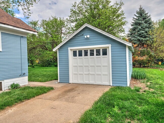 Building Photo - 3 Bedroom / 1 Bath Home with Washer/Dryer ...