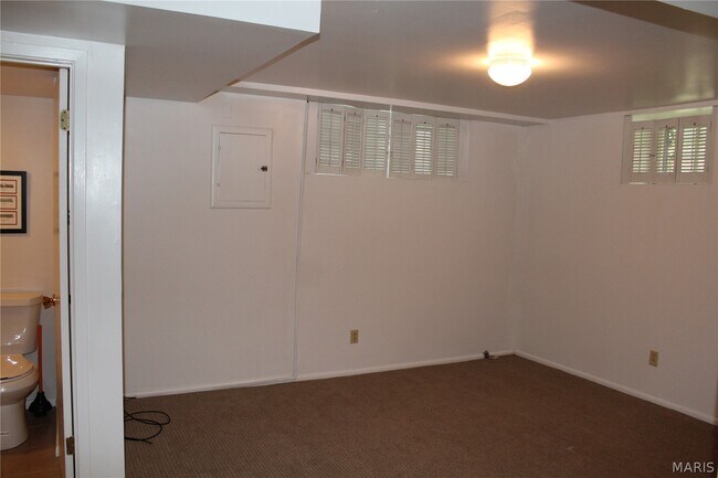 Building Photo - 1119 Sanford Ave