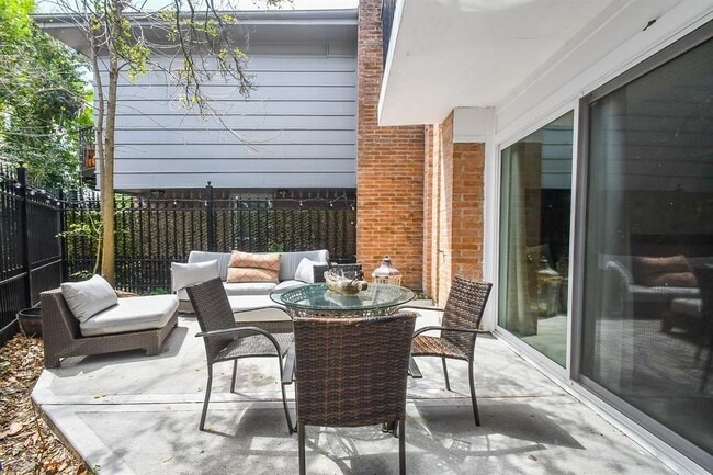 Building Photo - 6304 Riverview Way