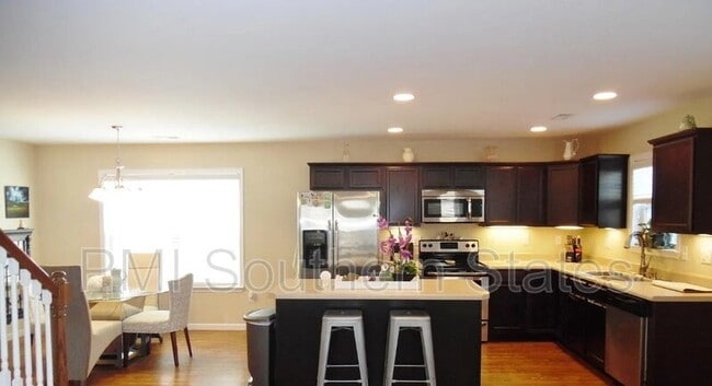 Building Photo - 37 Maravista Ave