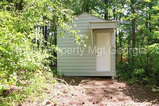 Building Photo - Beautiful Ranch- style home in Douglasville