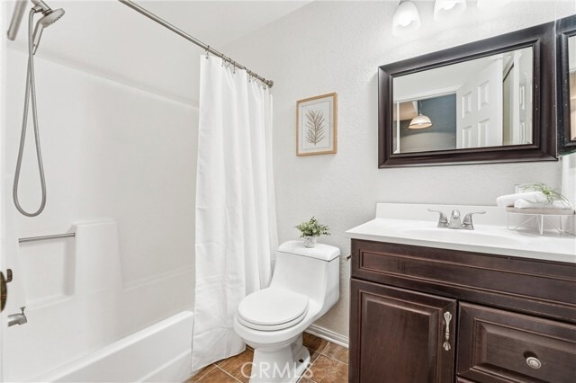 Building Photo - 334 S Walnut Ave