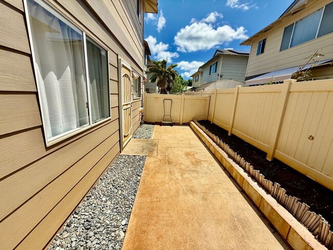 Building Photo - Beautifully Renovated 3BR/2.5BA Home with ...