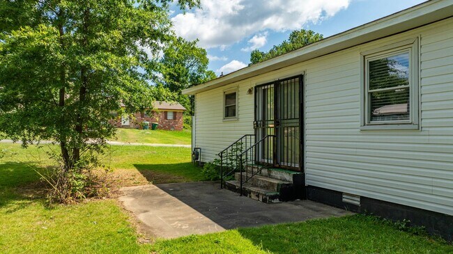 Building Photo - 15 Village Ct