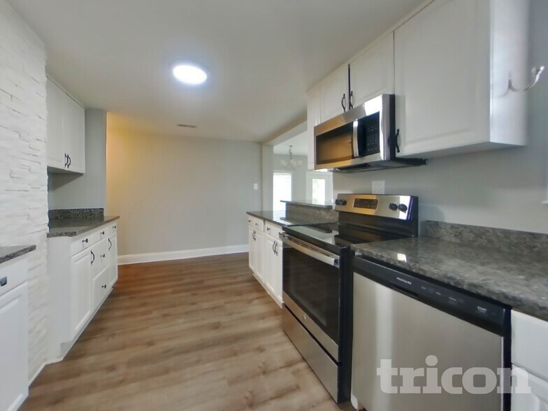 Building Photo - 5150 Wolfe Dr