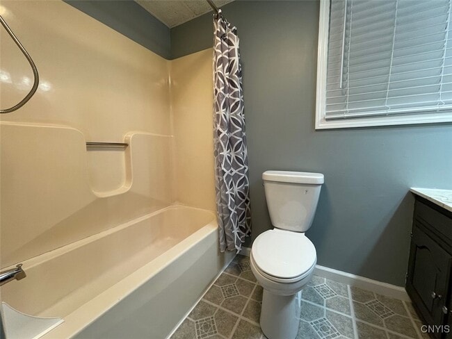 Building Photo - 139 W Van Buren St