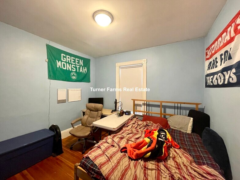 Building Photo - 12 Bucknam St