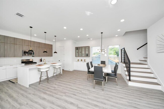Building Photo - 3604 Runnels St