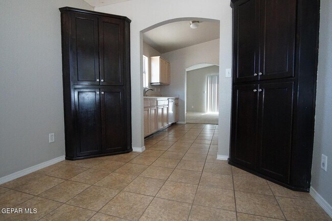 Building Photo - 807 Jaime St