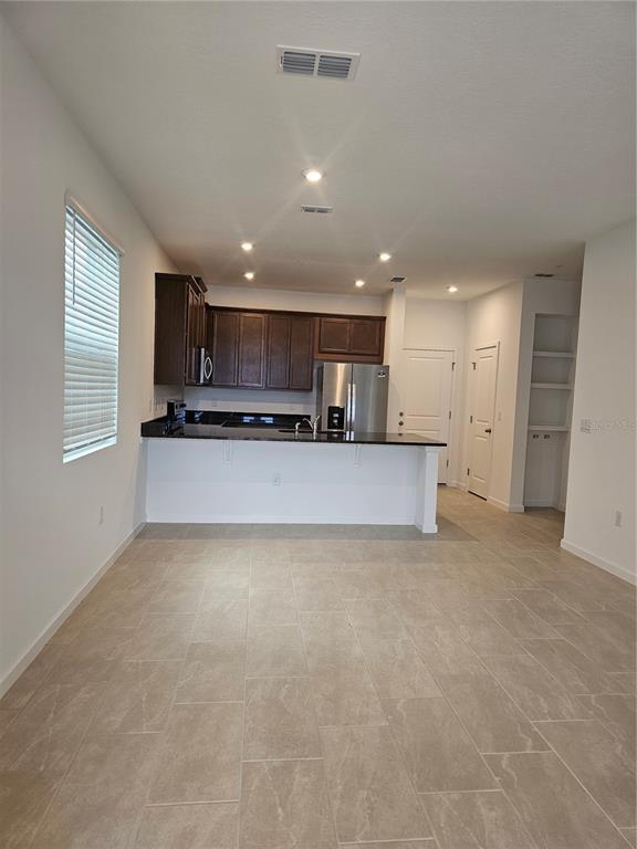 Building Photo - 9863 Walkway Dr