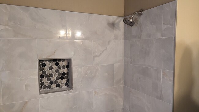 Building Photo - 5042 Mardel Ave