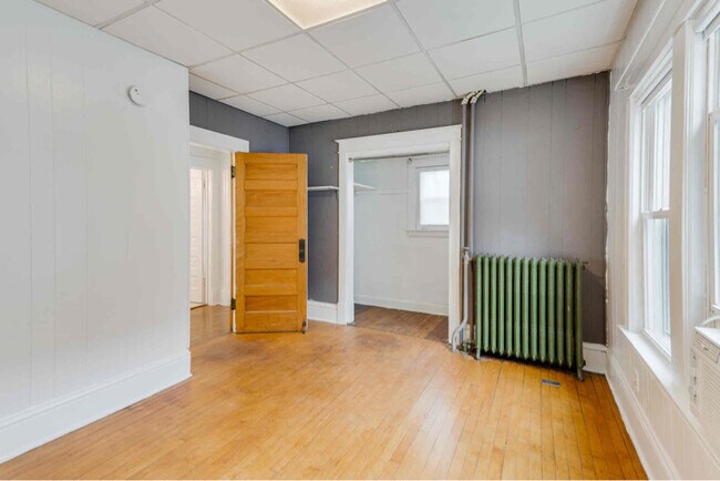 Building Photo - 3347 S 31st Ave