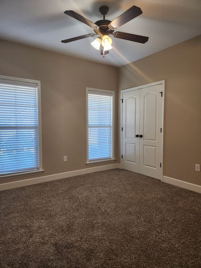 Building Photo - Fountain Crest Subdivision!