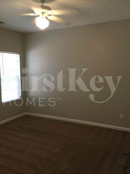 Building Photo - 2324 Sandspring Dr SW
