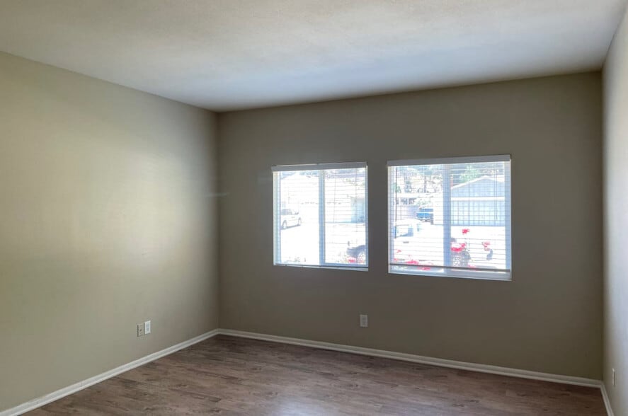 Building Photo - 766 Southside Dr