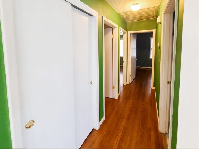 Building Photo - Rent Ready! National Hills Ranch Move in R...