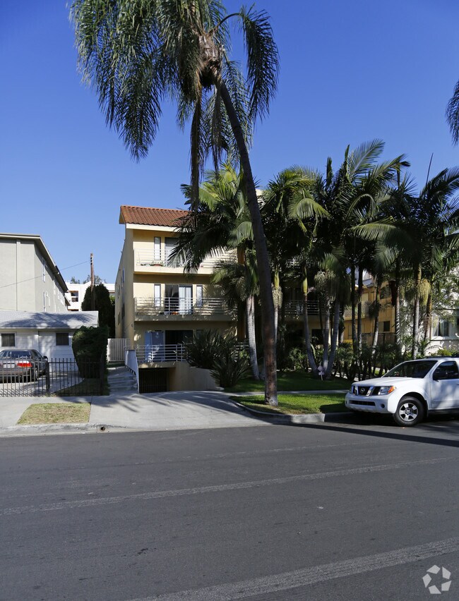 Building Photo - 857 S Plymouth Blvd