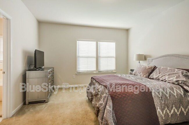 Building Photo - 822 Oval Park Ln