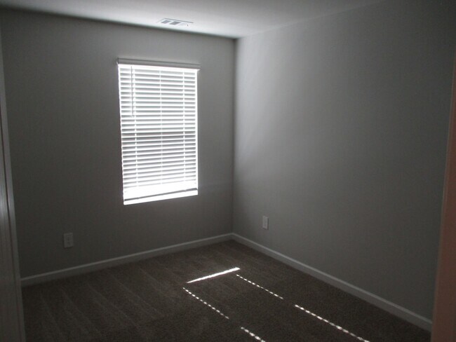 Building Photo - 515 Ferndale Pl