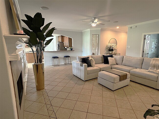 Building Photo - 8426 Hunters Village Dr