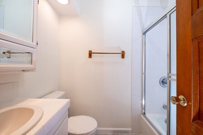 Building Photo - JAR204