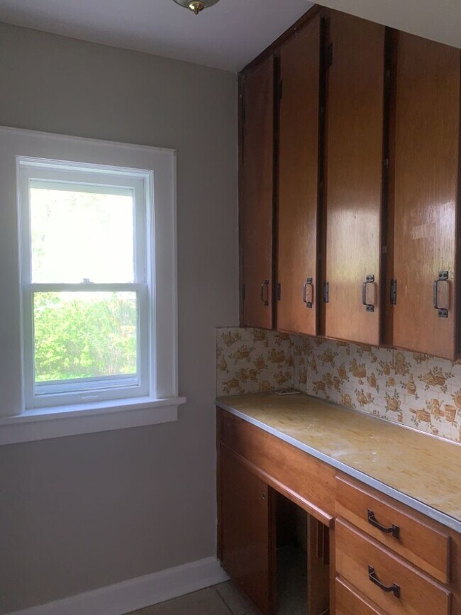 Building Photo - AVAILABLE NOW - 4 Bed, 2 Bath Chester Park...