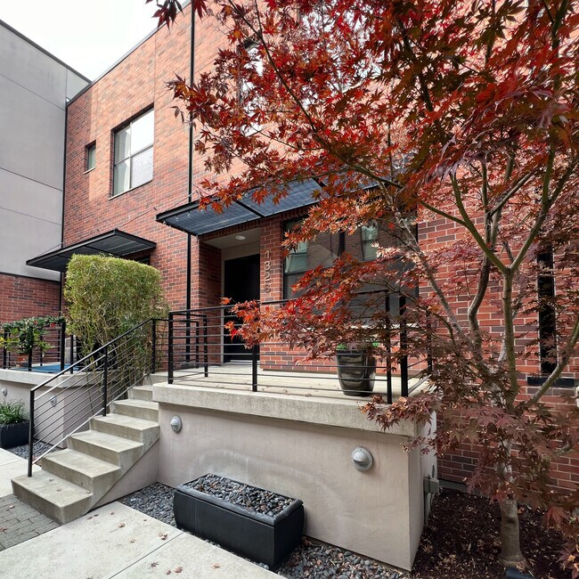 Primary Photo - 1326 E Sutter Walk