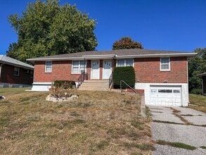 Building Photo - 252 Bonaire St