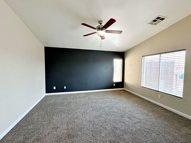 Building Photo - 1 WEEK FREE RENT!! 3 BEDROOM TOWNHOME WITH YARD + 2 CAR GARAGE IN GATED HENDERSON COMMUNITY