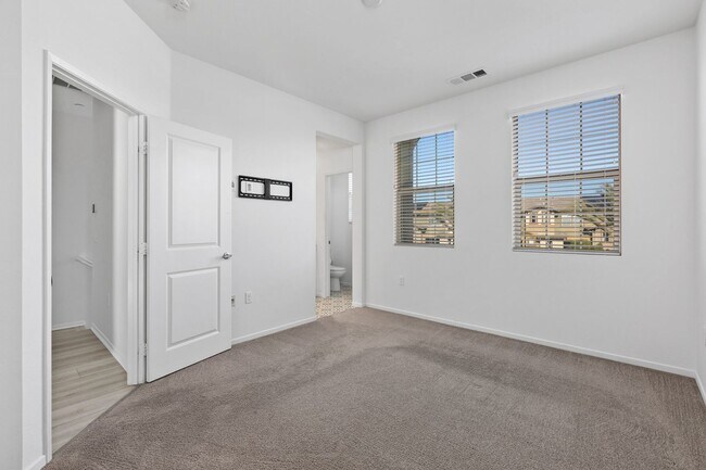 Building Photo - 4 bedroom - Pacific Ridge in Oceanside