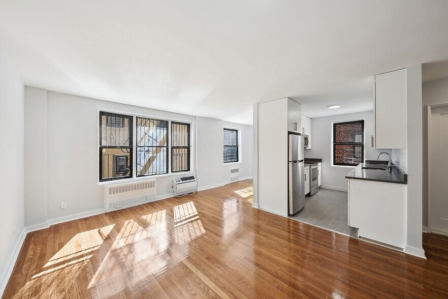 Building Photo - 2400 Webb Ave