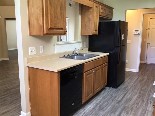 Building Photo - 139 W Tisbury Ln
