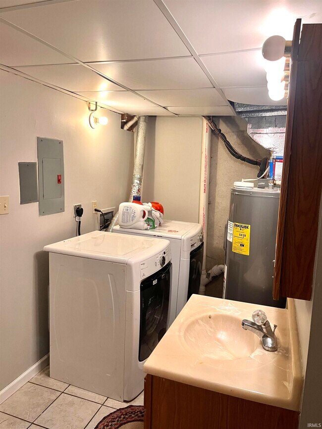 Building Photo - 519 E Graham Pl