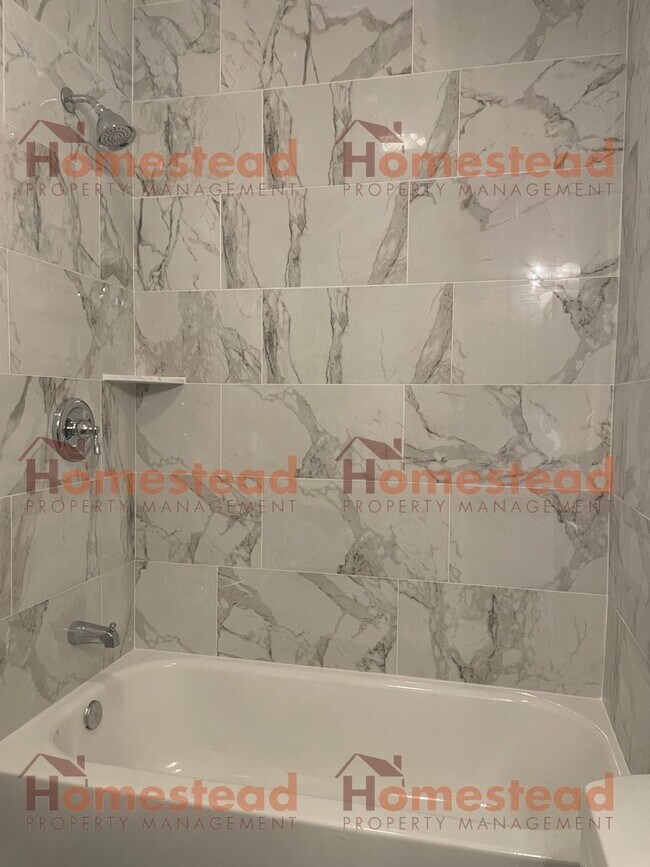 Building Photo - 806 DeKalb St